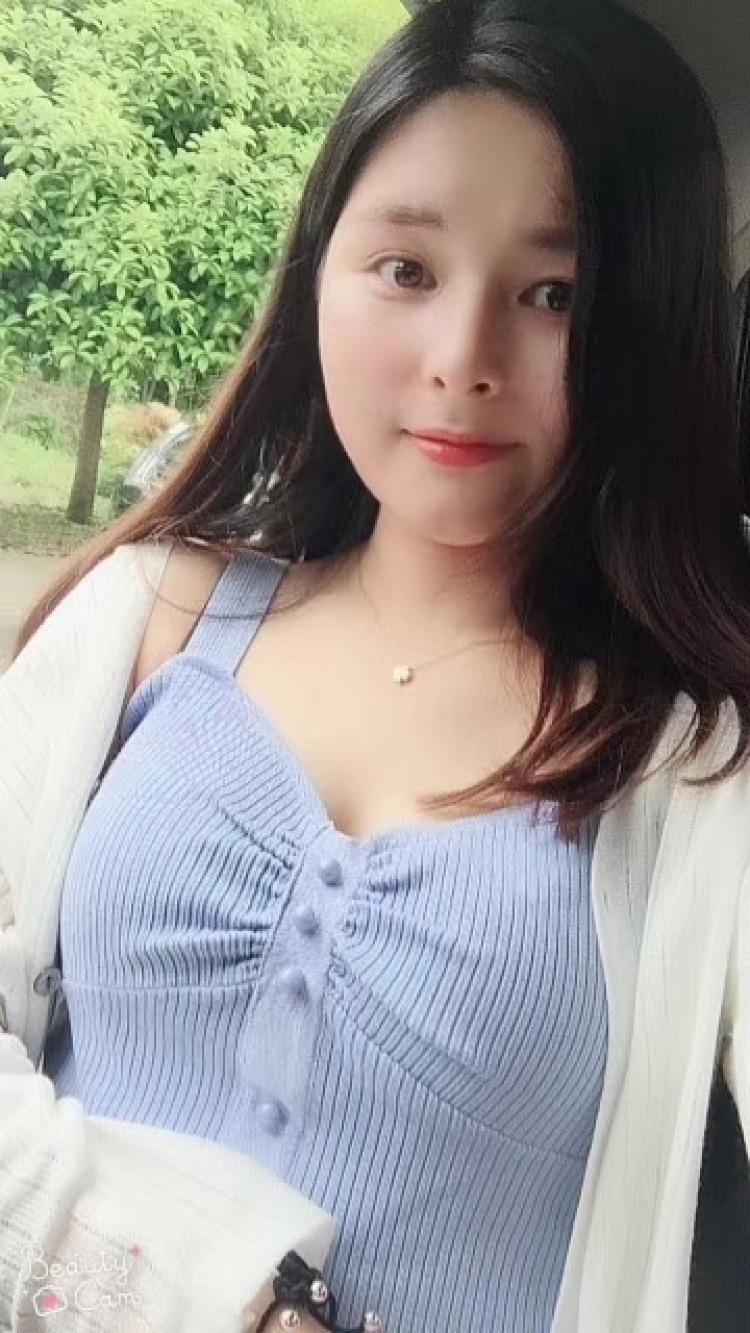 朵朵-湖南省·长沙市·雨花区--想接网店寄拍买家秀，会拍照会p图，镜头感好，出图快，不接太漏太性感的