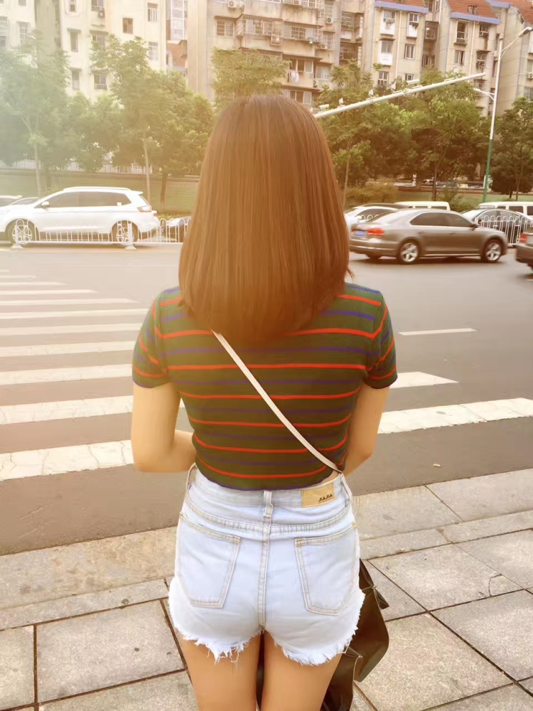 朵朵-湖南省·长沙市·雨花区--想接网店寄拍买家秀，会拍照会p图，镜头感好，出图快，不接太漏太性感的