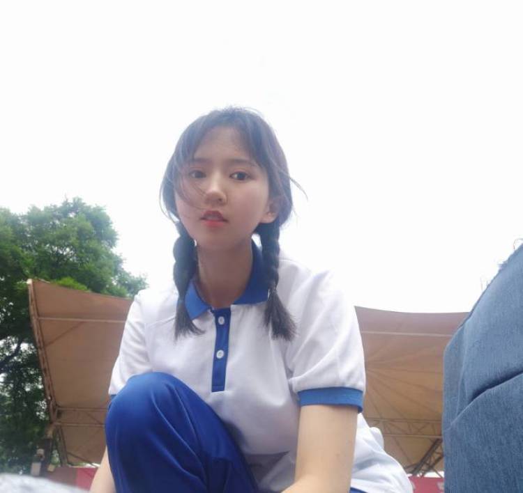 橙橙-贵州省·贵阳市·云岩区--出图快,接寄拍送拍价格好商量,性格好沟通,欢迎砸单
身高165cm 可御可甜,风格多变