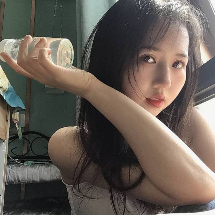 橙橙-贵州省·贵阳市·云岩区--出图快,接寄拍送拍价格好商量,性格好沟通,欢迎砸单
身高165cm 可御可甜,风格多变