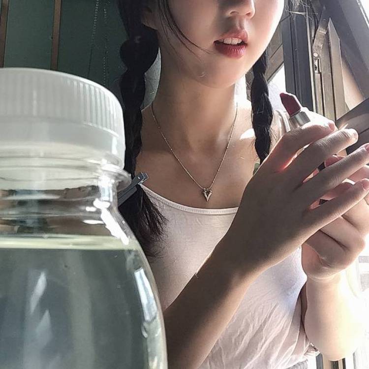 橙橙-贵州省·贵阳市·云岩区--出图快,接寄拍送拍价格好商量,性格好沟通,欢迎砸单
身高165cm 可御可甜,风格多变
