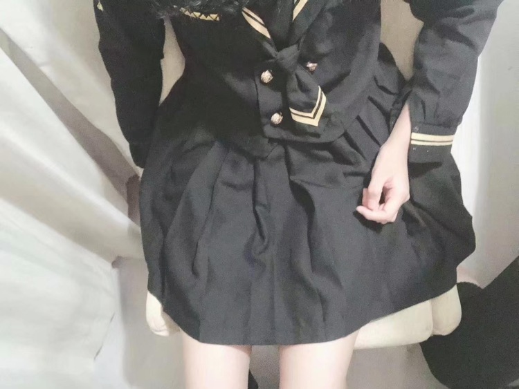 趣味小陈.-浙江省·金华市·义乌市-抖音-可以拍买家秀，身高165体重95 可以拍多种风格的衣服穿搭，可以拍口红试色 可以拍手部照片