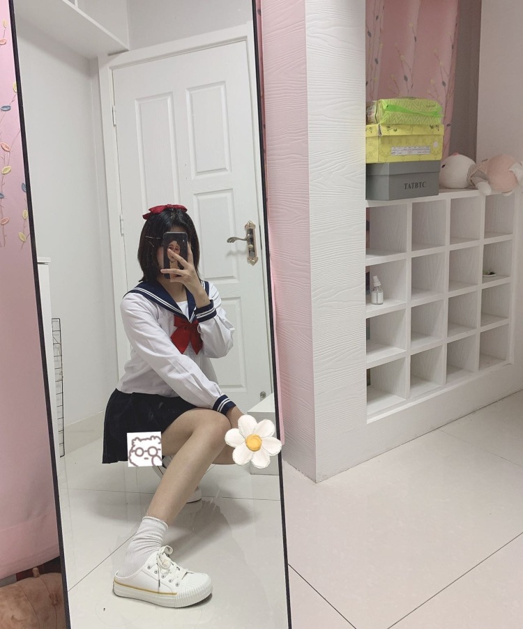 趣味小陈.-浙江省·金华市·义乌市-抖音-可以拍买家秀，身高165体重95 可以拍多种风格的衣服穿搭，可以拍口红试色 可以拍手部照片