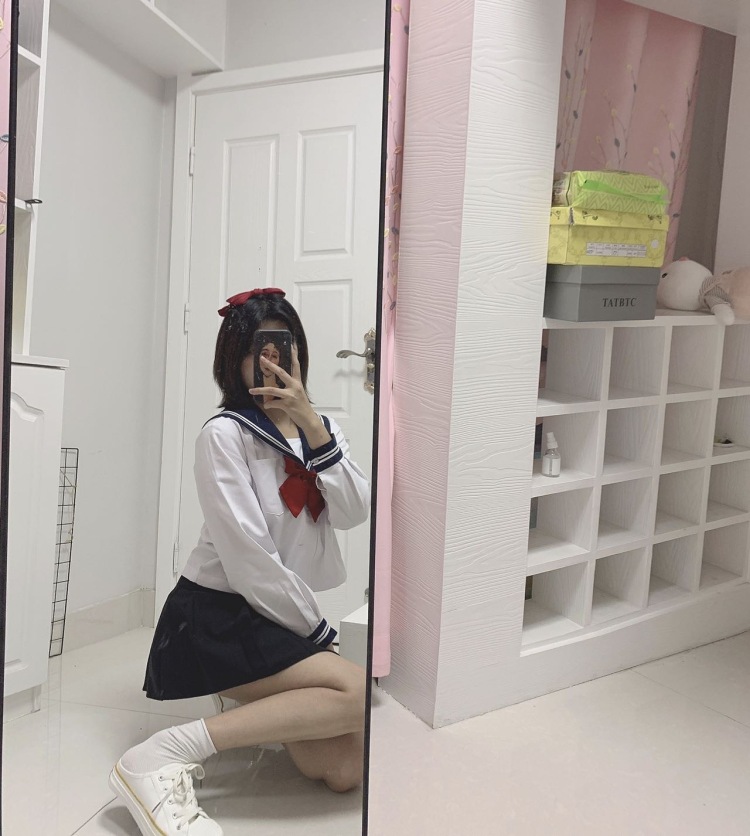 趣味小陈.-浙江省·金华市·义乌市-抖音-可以拍买家秀，身高165体重95 可以拍多种风格的衣服穿搭，可以拍口红试色 可以拍手部照片
