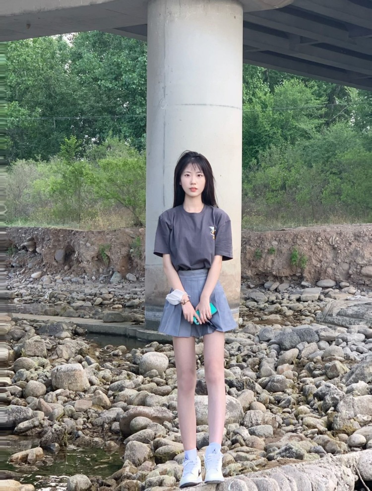 毛思佳.-北京市·北京市·密云区--身高170 体重44kg 
什么风格都可以
抖音有些粉丝可以接推广
主要是买家秀或者寄拍