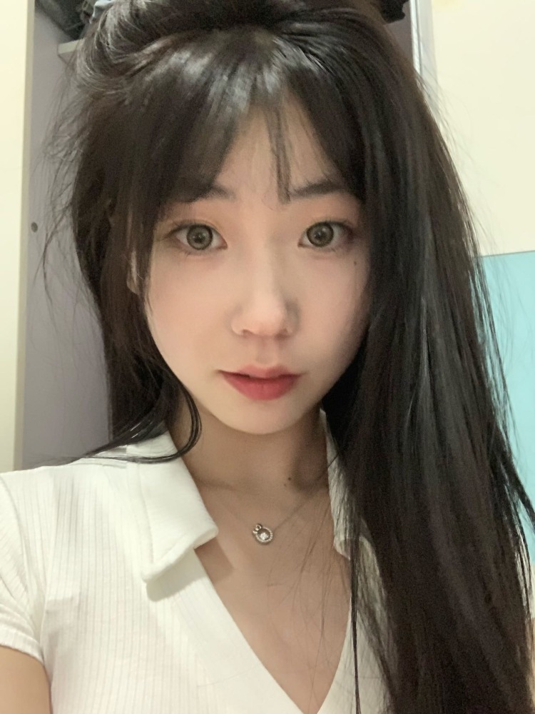 毛思佳.-北京市·北京市·密云区--身高170 体重44kg 
什么风格都可以
抖音有些粉丝可以接推广
主要是买家秀或者寄拍
