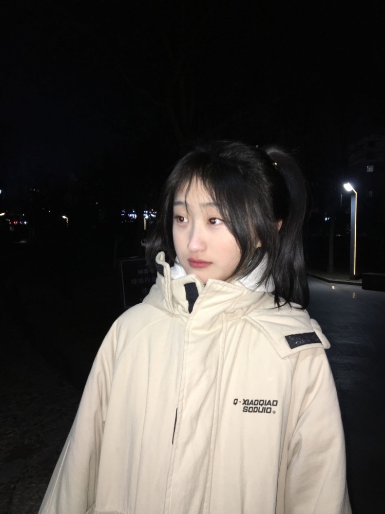 五十二-山东省·济宁市·金乡县--会拍照p图会自己搭配
风格多样 
饰品服装鞋子等等都可以
在校学生想赚点外块