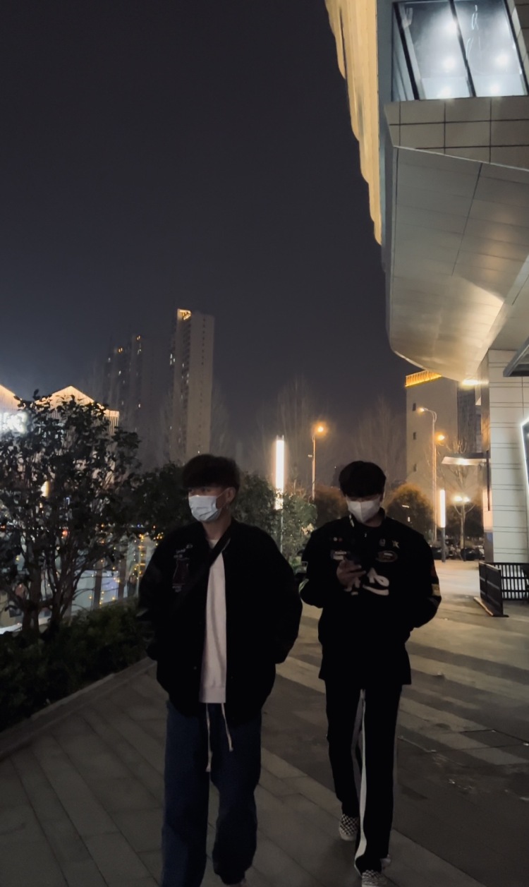 Gali🍞-江苏省·无锡市·江阴市-抖音-身高188 体重160 喜欢拍摄 可接寄拍 潮流单品均可进行拍摄