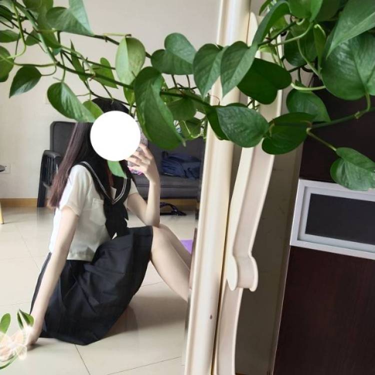 🐇-安徽省·马鞍山市·当涂县-抖音，微博，知乎，某红薯-身高168，体重98，皮肤白，手指细长，身上无整容、纹身、疤痕，学过11年的画画，3年舞蹈，会拍照丶修图、卡点
接买家秀、寄拍