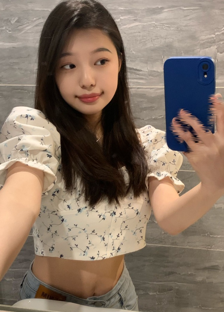 碧梨-重庆市·重庆市·渝北区--身高156体重92爱好是喜欢唱歌🎤和拍照 这是我的第一个作品 希望大家能看到我 能接（寄）