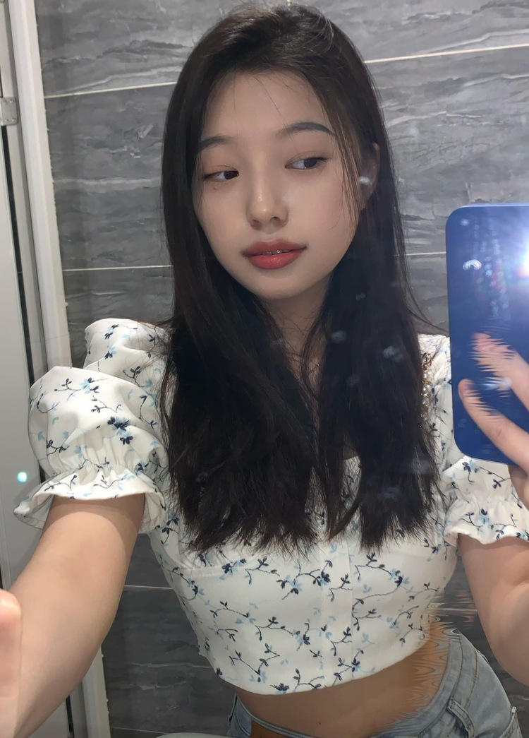 碧梨-重庆市·重庆市·渝北区--身高156体重92爱好是喜欢唱歌🎤和拍照 这是我的第一个作品 希望大家能看到我 能接（寄）