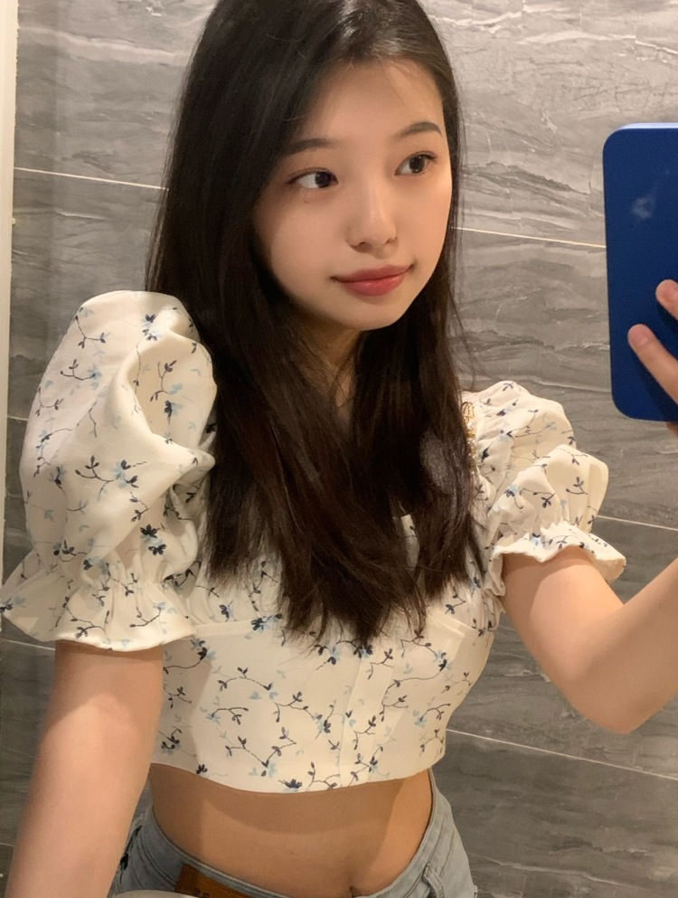 碧梨-重庆市·重庆市·渝北区--身高156体重92爱好是喜欢唱歌🎤和拍照 这是我的第一个作品 希望大家能看到我 能接（寄）