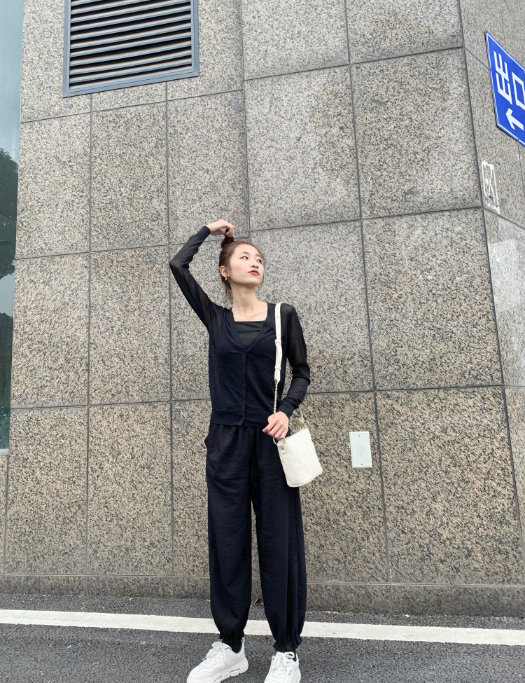 词不达意💫-湖南省·长沙市·岳麓区--可以接买家秀，详情页。脾气很好能配合，风格偏甜美系，清瘦型。
