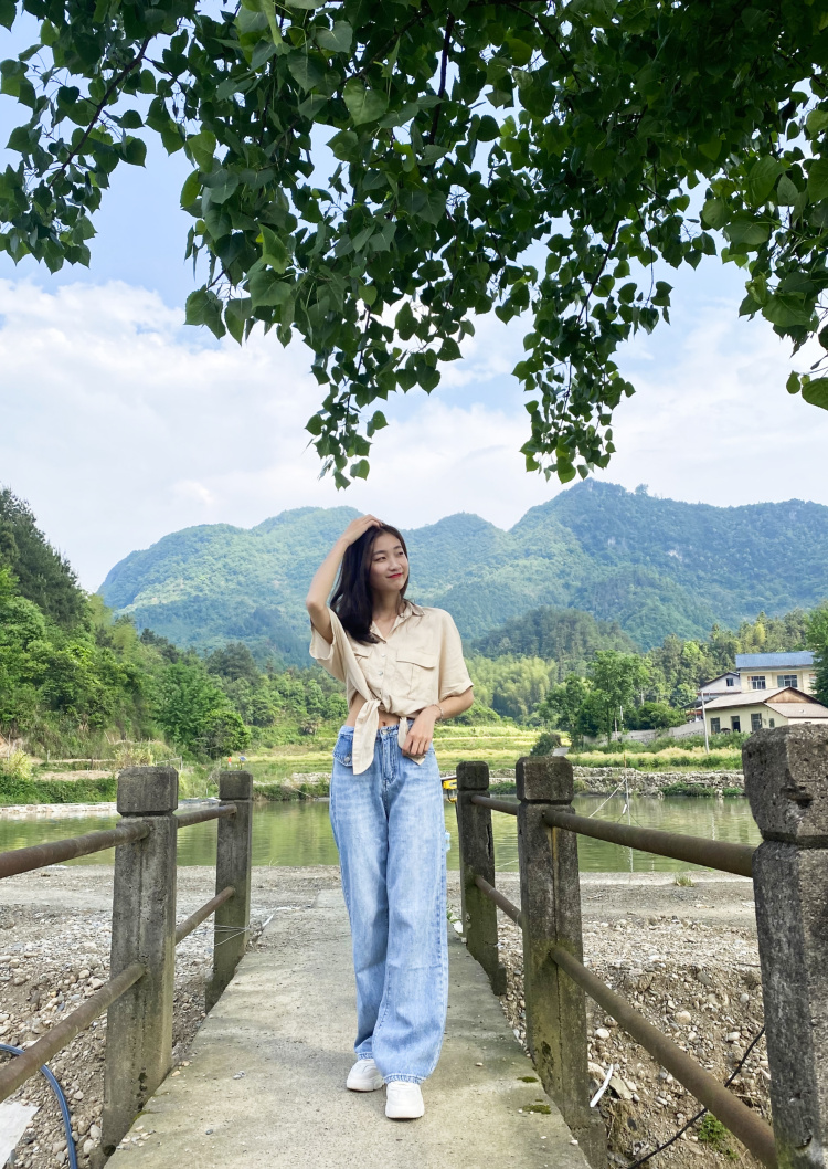 词不达意💫-湖南省·长沙市·岳麓区--可以接买家秀,详情页。脾气很好能配合,风格偏甜美系,清瘦型。