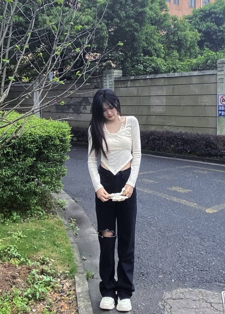 嘎嘎姣-浙江省·绍兴市·越城区-抖音-接寄拍!(服装饰品等)
风格都可以驾驭,比较会摆拍,会p图,有镜头感