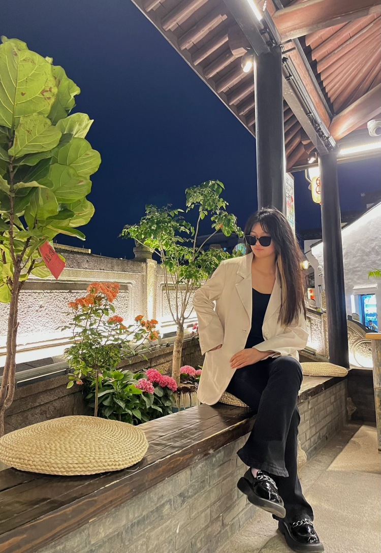 嘎嘎姣-浙江省·绍兴市·越城区-抖音-接寄拍！（服装饰品等）
风格都可以驾驭，比较会摆拍，会p图，有镜头感
