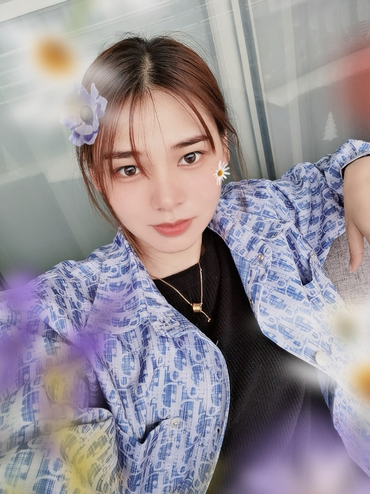 阿匚姐-ι_-🌼-广西壮族自治区·南宁市·宾阳县--身高165cm体重50kg，可买家秀会p图，开箱测评，服饰包包口红都可以，御姐风性格随和有单就接，诚信合作。