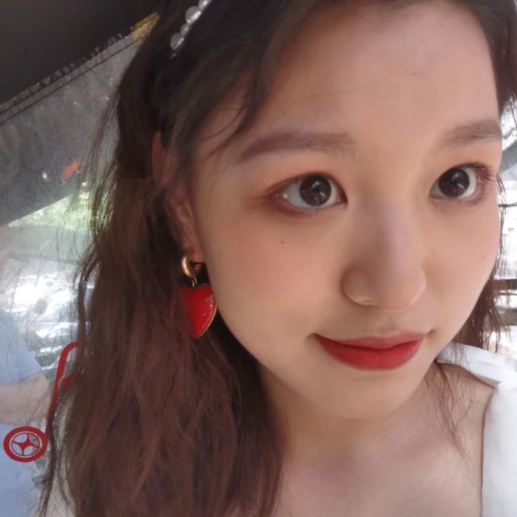 今安-四川省·成都市·新都区-微博-买家秀,晒单,接拍衣服和耳环或者是一些其他小饰品的订单。有相机超会P图,出图快,有表现力