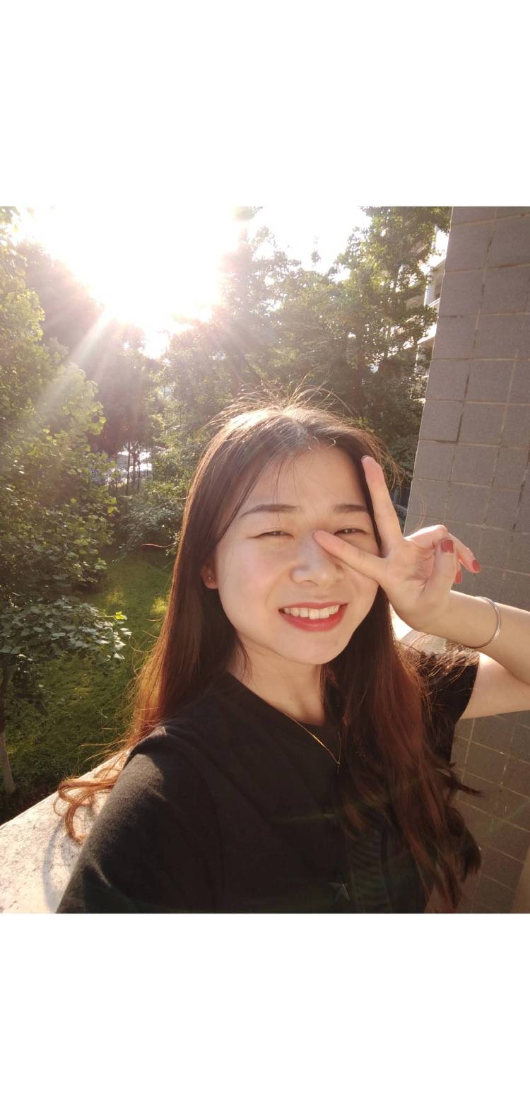 啦啦啦-广西壮族自治区·桂林市·雁山区-抖音-本人学过舞蹈 擅长书法 性格乐观开朗 现在是一名在读大二学生 喜欢唱歌跳舞 身形条件好 皮肤白皙 接任何寄拍 衣服 裤子 裙子 鞋子 美妆 穿戴甲 如有需要 也可长期合作