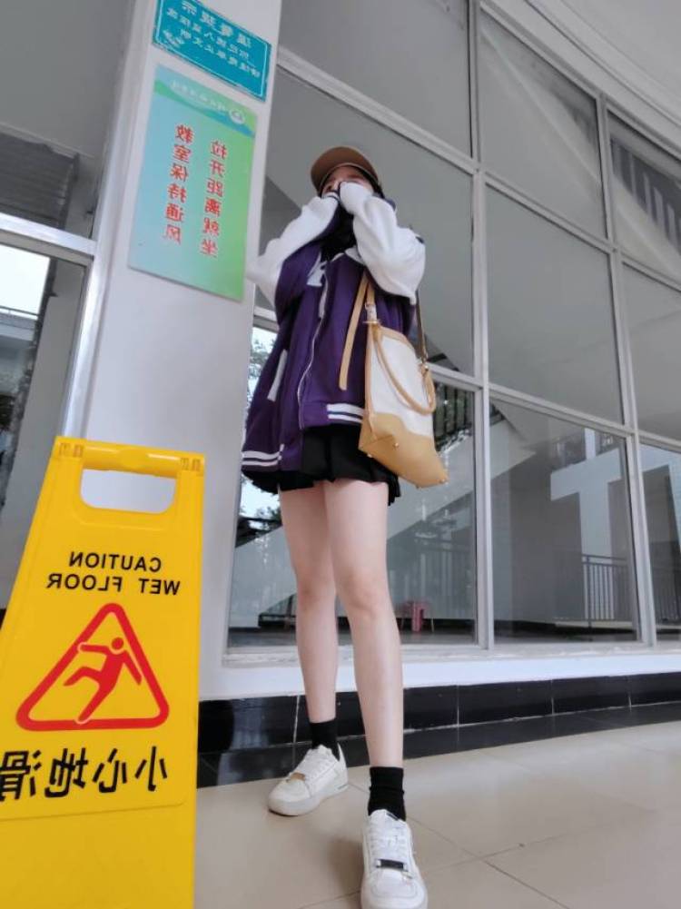 啦啦啦-广西壮族自治区·桂林市·雁山区-抖音-本人学过舞蹈 擅长书法 性格乐观开朗 现在是一名在读大二学生 喜欢唱歌跳舞 身形条件好 皮肤白皙 接任何寄拍 衣服 裤子 裙子 鞋子 美妆 穿戴甲 如有需要 也可长期合作