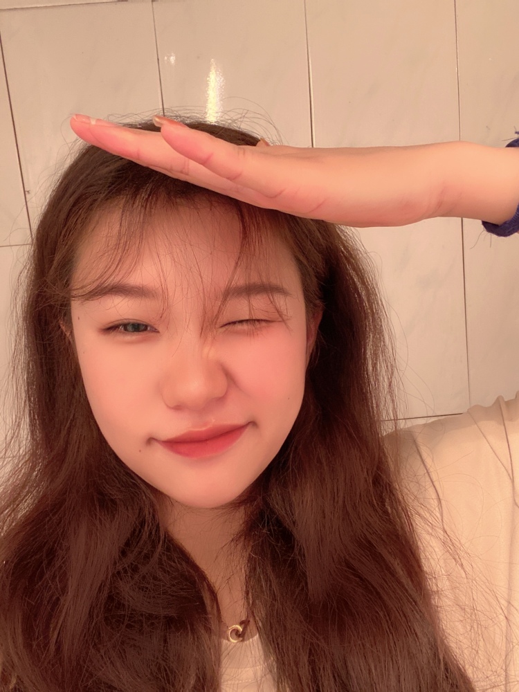 巴布比啵-湖南省·长沙市·天心区-美图秀秀-喜欢拍照，穿搭的风格偏甜美风，可以寄拍，能够拍照快修改快，可以接受美妆类，服装类，饰品类