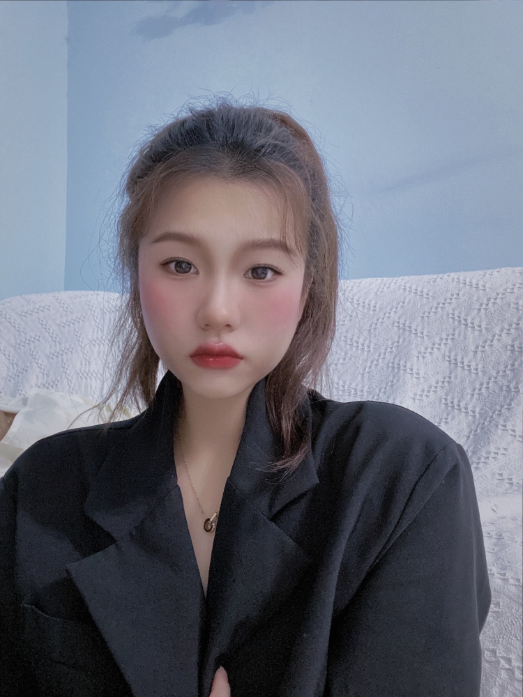 巴布比啵-湖南省·长沙市·天心区-美图秀秀-喜欢拍照，穿搭的风格偏甜美风，可以寄拍，能够拍照快修改快，可以接受美妆类，服装类，饰品类