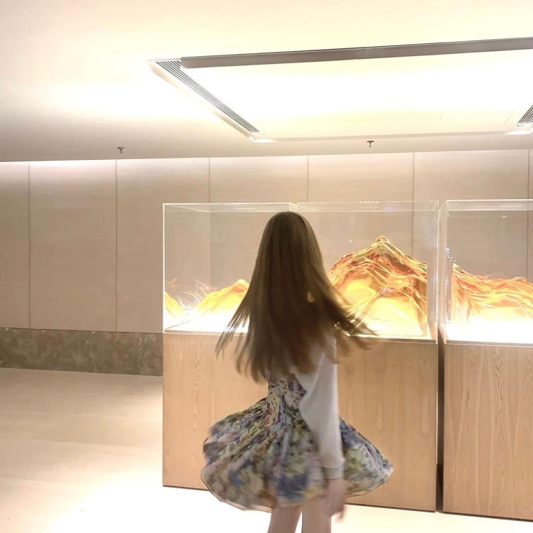 Yy钰-广东省·广州市·花都区-抖音-身高163 体重89
做过短期平模 可接服装寄拍 买家秀 卖家秀(全身照和对镜模特图都可以)以及 美妆产品广告图