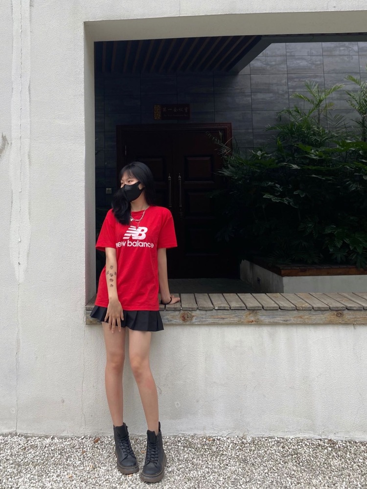 以以-江西省·南昌市·青山湖区--在校大学生 服装设计专业 
新媒体运营 喜欢拍照 会修图 
买家秀｜种草带货｜探店