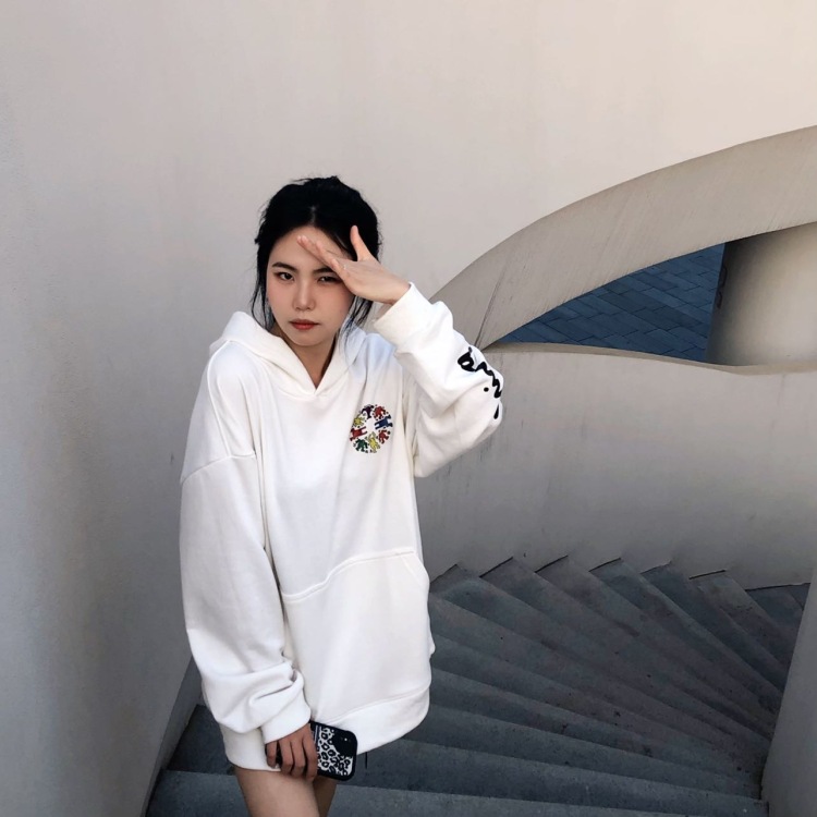 以以-江西省·南昌市·青山湖区--在校大学生 服装设计专业
新媒体运营 喜欢拍照 会修图
买家秀|种草带货|探店
