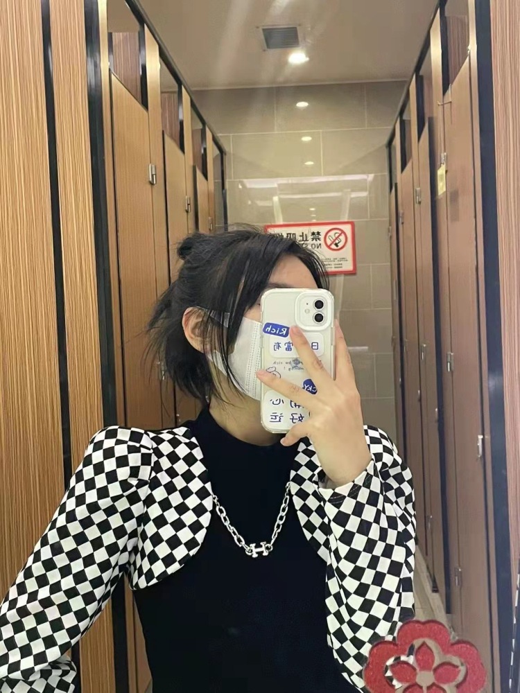 阳的公主-辽宁省·锦州市·太和区--大家好
特长:绘画🎨(素描)
接单范围:
1.可寄拍
2.开箱视频
3.买家秀
4.寄拍
体重50kg
身高160cm