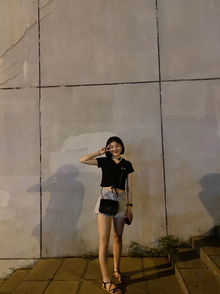 🌙 .-内蒙古自治区·鄂尔多斯市·准格尔旗--会拍照修图,身高173,体重110,接受得了可以找我,想做寄拍模特