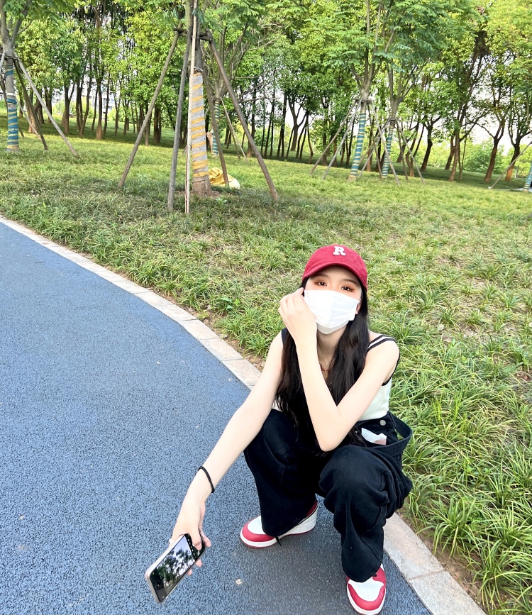 不予.-浙江省·金华市·义乌市-某红薯：我就吃壹口-身高168 体重98 ！本人可以ps pr 剪映 拍照p图 剪视频都可以找我
用手机给淘宝网店拍过图