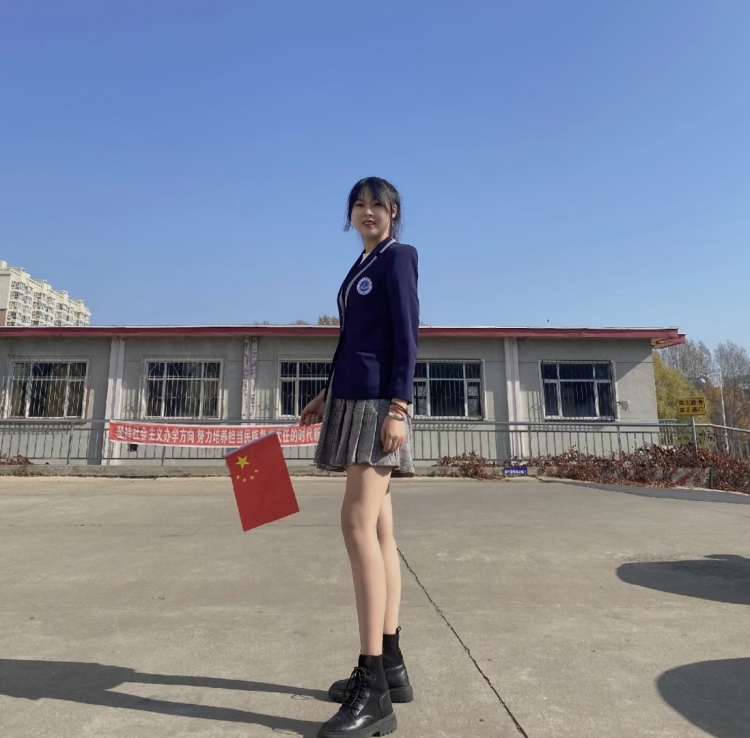 王百万.-黑龙江省·牡丹江市·爱民区-抖音 某红薯-弹琴唱歌。高个子。接各种衣物首饰,鞋子帽子,美妆美甲等。可寄拍。会穿搭会打扮会化妆会拍照。