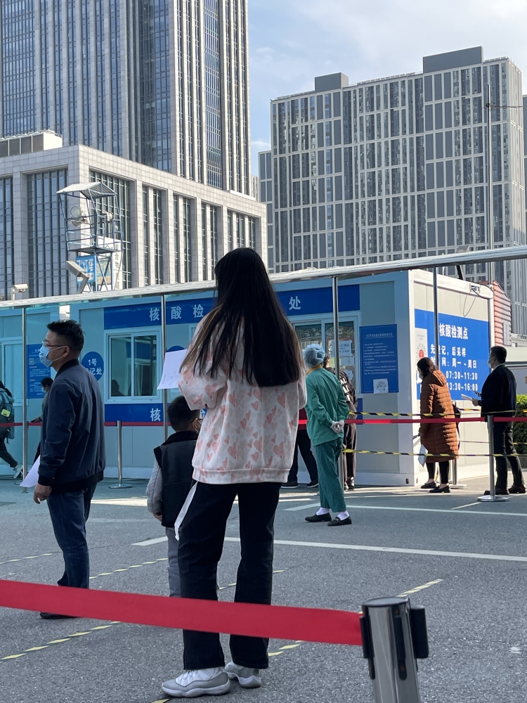 王百万.-黑龙江省·牡丹江市·爱民区-抖音 某红薯-弹琴唱歌。高个子。接各种衣物首饰,鞋子帽子,美妆美甲等。可寄拍。会穿搭会打扮会化妆会拍照。