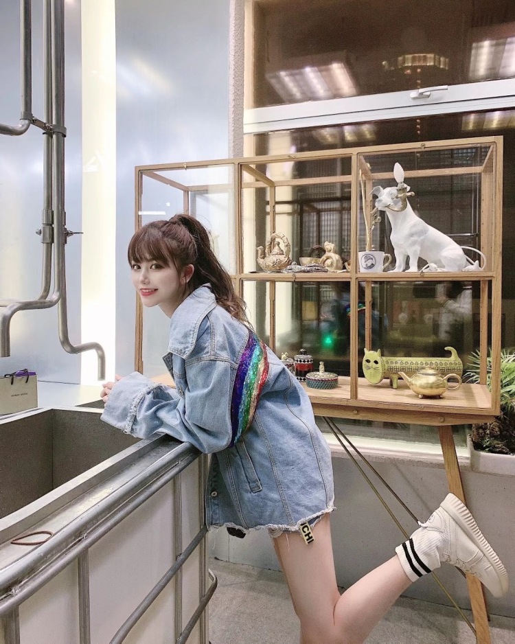 丁小雅-北京市·北京市·海淀区-抖音 某红薯 微博-身高163,体重90斤,做过主播,给知名淘宝店拍摄过详情页女鞋、女装,有丰富的经验,各种风格皆可驾驭。可接寄拍买家秀、详情页,或产品推广等,会自修图,平时爱好化妆和穿搭,诚心与各位商家合作!