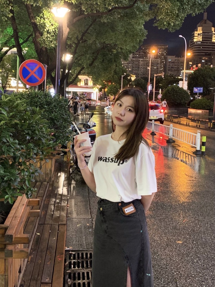 榴莲酥-江苏省·徐州市·邳州市-快手-身高167，自由模特，可接寄拍，主要风格美式复古风，运动风学院风慵懒风，包修图拍摄，出图快