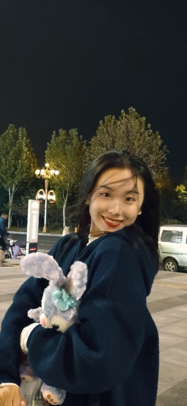 别碰我丸子头。-河南省·濮阳市·台前县-抖音-本人年龄21,身高160,体重47kg,会跳舞,喜欢拍照,目前正在向穿搭、寄拍模特方面发展。