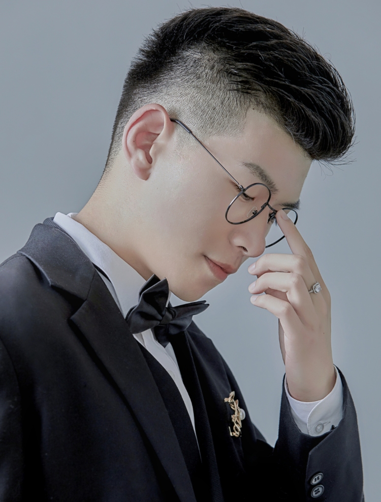 ZhangFY.-湖北省·武汉市·江夏区-抖音/***/快手-平面模特，短视频出镜，服装拍摄
短视频变装（可自剪辑）
婚样、轻熟、运动、商务
抖音某红薯种草安利