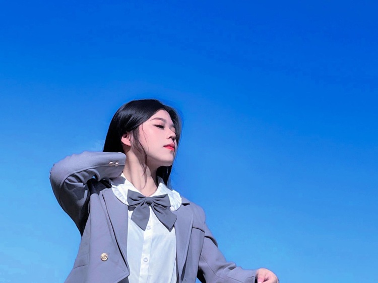 颖-浙江省·丽水市·莲都区-抖音-大家好！我是颖
本人18岁，喜欢打游戏，自拍🤳，想接寄拍和美瞳的寄拍，挺会P图，也可以加我微信我也接陪玩单，价格都可以协商。
艺名：颖
身份：当过抖音主播
年龄：19
身高：160cm
体重：49KG