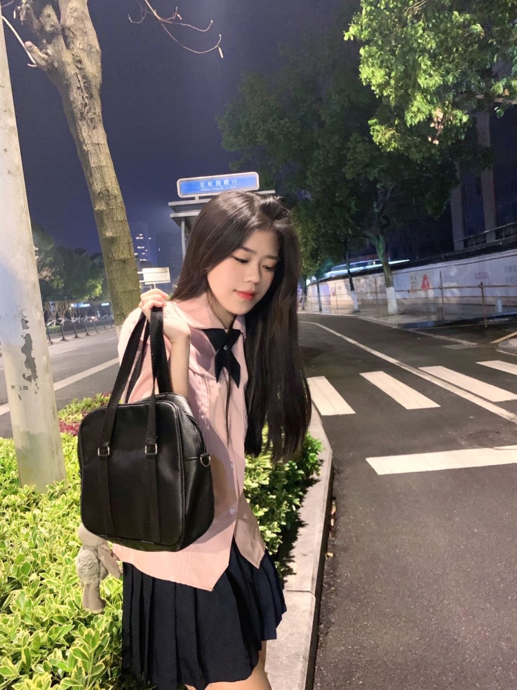 颖-浙江省·丽水市·莲都区-抖音-大家好!我是颖
本人18岁,喜欢打游戏,自拍🤳,想接寄拍和美瞳的寄拍,挺会P图,也可以加我微信我也接陪玩单,价格都可以协商。
艺名:颖
身份:当过抖音主播
年龄:19
身高:160cm
体重:49KG