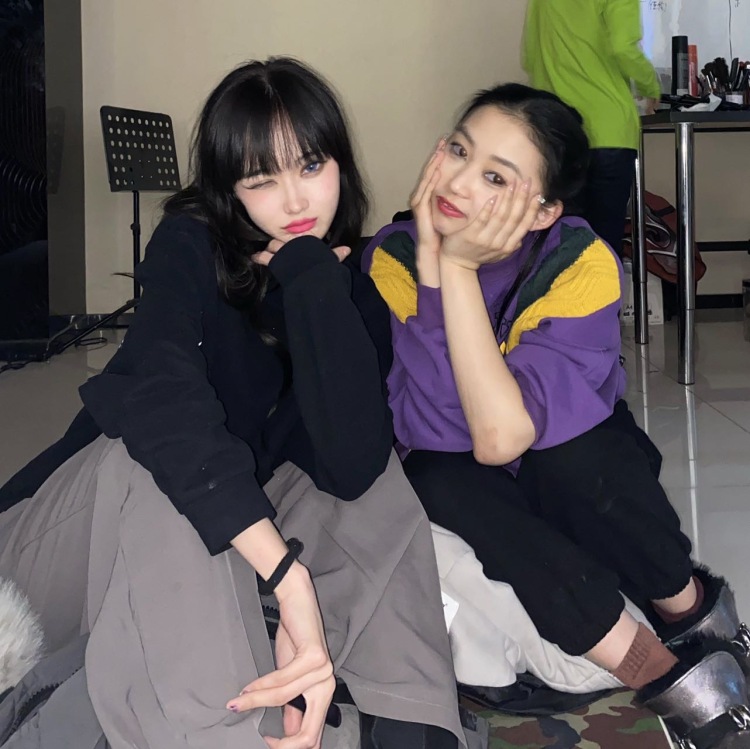Lucille🖤-山西省·大同市·平城区--在校大学生 是学舞蹈的 出图准时 价格可协商 只接寄拍  老板看看我