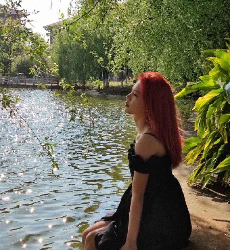 三步上不进篮-云南省·昆明市·呈贡区-抖音-大学生 平时喜欢跳舞和拍照 身高159 体重45kg 希望有长期合作