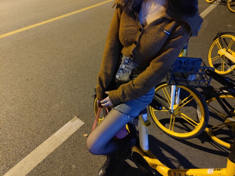 你的宝贝-湖南省·长沙市·岳麓区--身高：156
体重：81
平常喜欢拍照 也会p图 
第一次搞 希望可以给个机会 多少钱无所谓 毕竟是小白