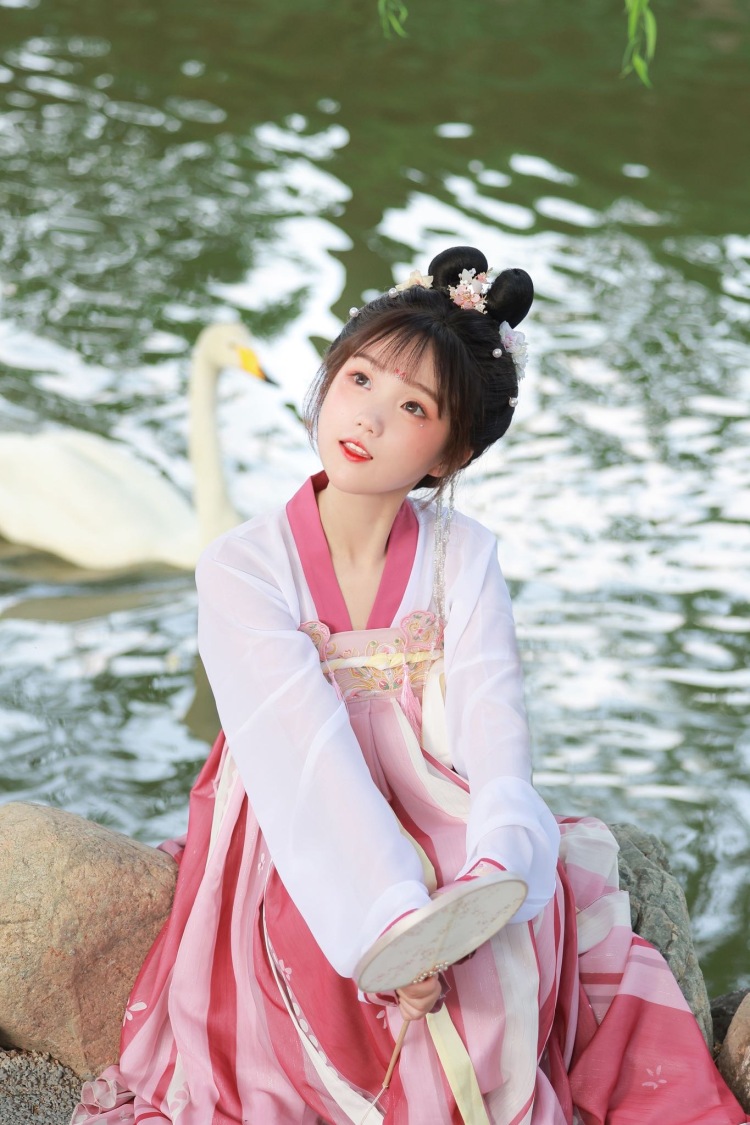 снеи-陕西省·西安市·灞桥区-抖音、某红薯-西安写真模特 接寄拍 服饰鞋子都可 汉服推广产品宣传也行 可抖音宣传 接拍质量图如图四