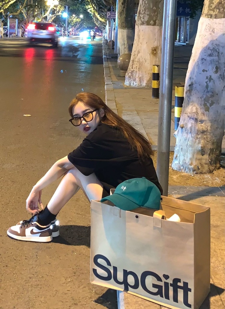我崽了你-江苏省·徐州市·邳州市-抖音-身高165,体重48kg,会拍照,会p图,可接寄拍和送拍,风格不定