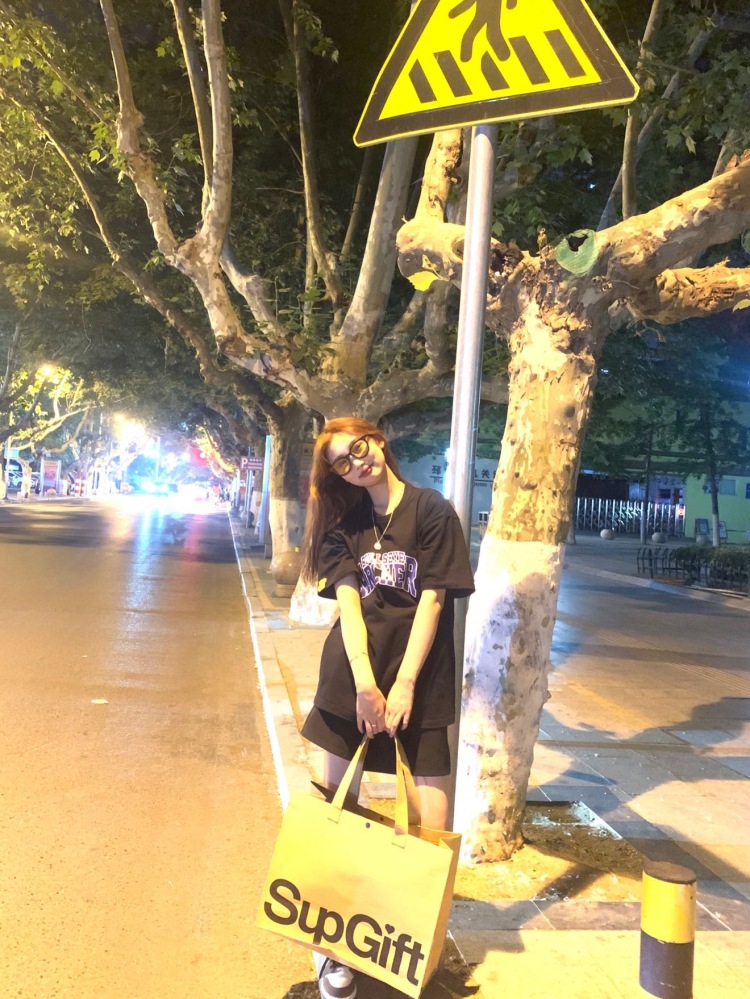 我崽了你-江苏省·徐州市·邳州市-抖音-身高165,体重48kg,会拍照,会p图,可接寄拍和送拍,风格不定