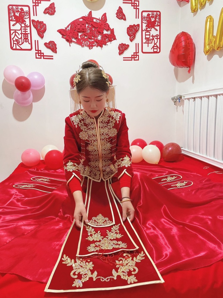 郭晨茜-北京市·北京市·怀柔区--我的作品 拍过裙子 婚纱 秀禾 头饰 尽可能将衣服拍到完美 背景也是尽可能根据衣服去布置 身高163 体重48