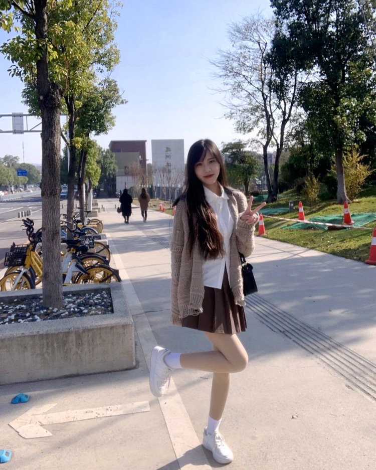 潼的蜜桃乌龙-湖南省·长沙市·望城区-抖音,快手,***,最右-会p图,会拍照,出图快,风格多样,衣服饰品均可接纳,商品包容性强,寄拍模特初期价格好商量。