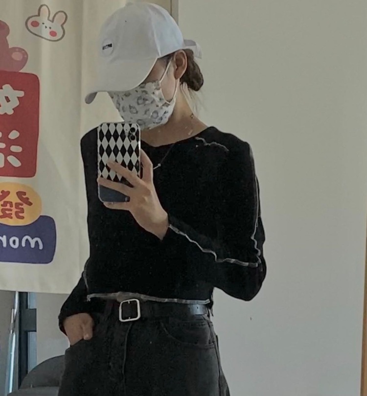 嘉尔.-湖北省·武汉市·洪山区--本人拍照会p图,室内户外均能出图
接寄拍衣服裤子包包首饰等都可以
希望在这个平台上能锻炼自己出更优质的图