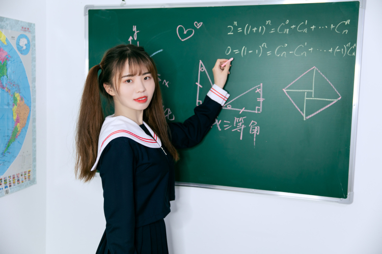 墨-广东省·深圳市·龙华区-***-身高165cm
体重52kg
喜欢拍照、剪辑、化妆、拍视频
比较倾向接包包、衣服、项链、彩妆、发饰拍照单